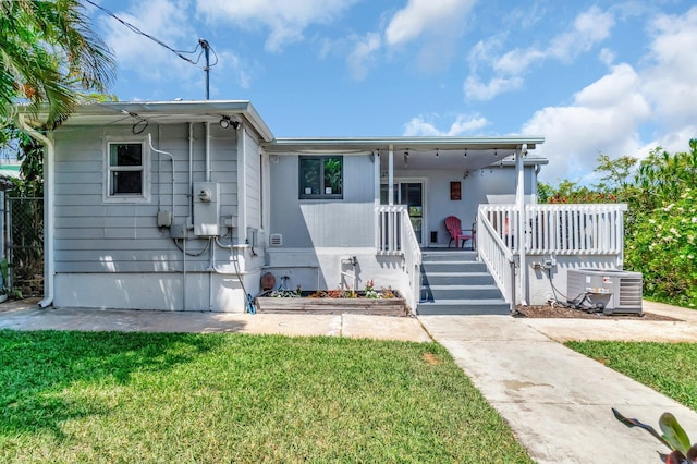 850 Green St, West Palm Beach, FL 33405 - view of front facade featuring central AC unit and a front yard