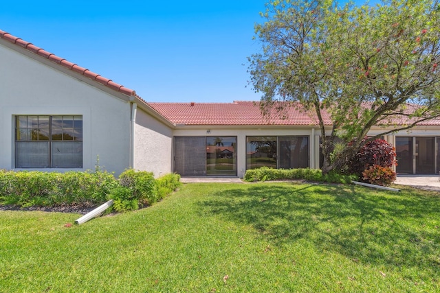 5942 Parkwalk Cir W, Boynton Beach, FL 33472 - back of house featuring stucco siding, a tile roof, and a lawn