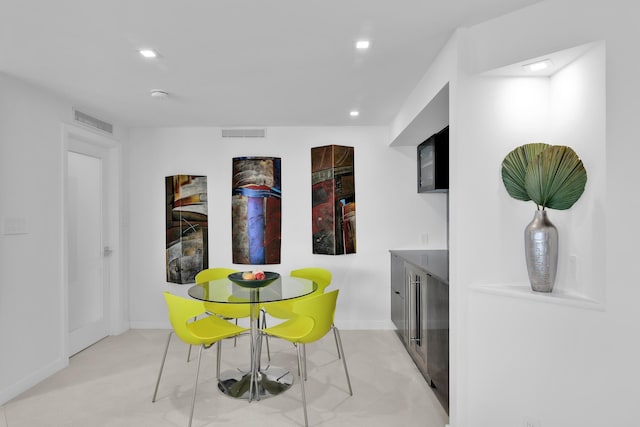 dining room with visible vents, recessed lighting, and baseboards