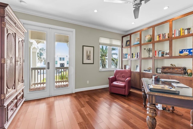 living area featuring crown molding, light wood-style floors, ceiling fan, baseboards, and recessed lighting