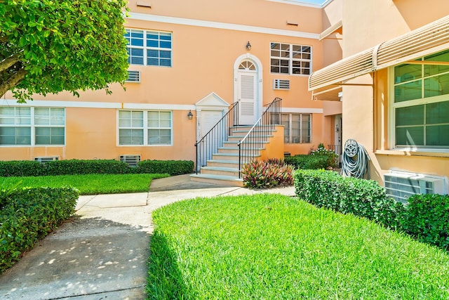 31 S Golfview Rd # 11, Lake Worth Beach, FL 33460 - view of front of property featuring stucco siding and a front yard