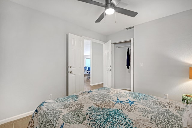 20 Lexington Ln W Unit B, Palm Beach Gardens, FL 33418 - tiled bedroom featuring baseboards, ceiling fan, and a closet