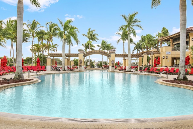 20 Lexington Ln W Unit B, Palm Beach Gardens, FL 33418 - community pool with a patio