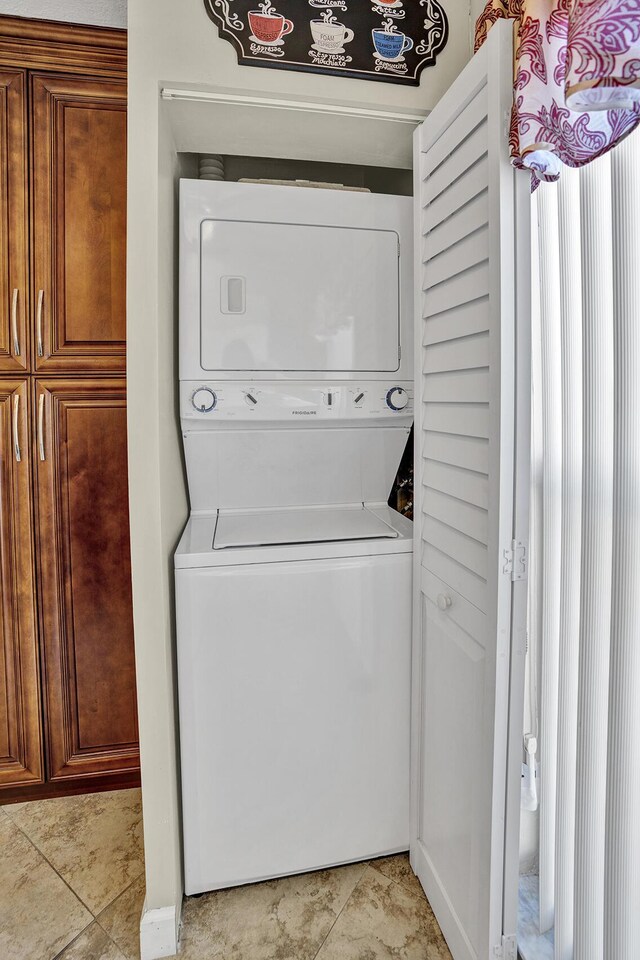 laundry room with laundry area and stacked washer and clothes dryer