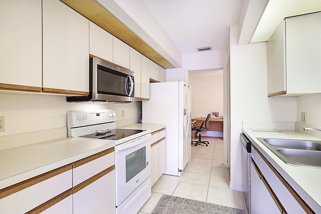 kitchen with visible vents, light countertops, appliances with stainless steel finishes, and light tile patterned floors