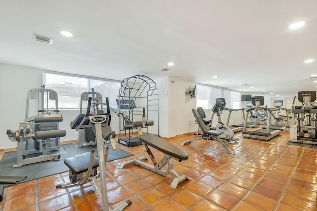 170 N Ocean Blvd Unit 305, Palm Beach, FL 33480 - exercise room with visible vents, baseboards, and recessed lighting