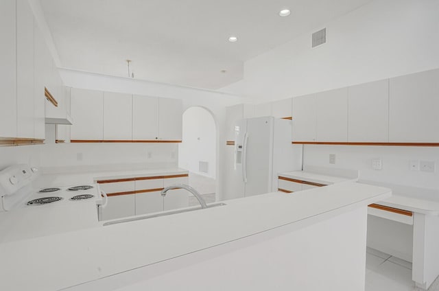 kitchen featuring a sink, visible vents, light countertops, and white appliances