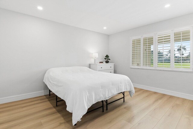 bedroom featuring recessed lighting, light wood-type flooring, and baseboards