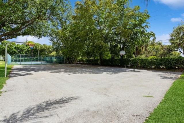 701 Sabal Ridge Cir Unit C, Palm Beach Gardens, FL 33418 - view of sport court with a tennis court and community basketball court