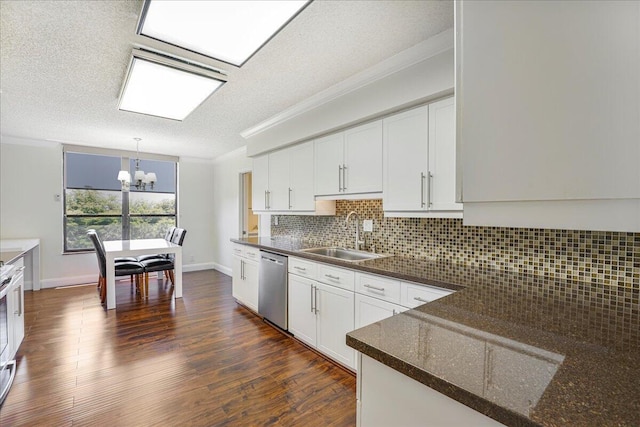7572 Regency Lake Dr Unit 501, Boca Raton, FL 33433 - kitchen featuring a sink, stainless steel dishwasher, a chandelier, crown molding, and a textured ceiling
