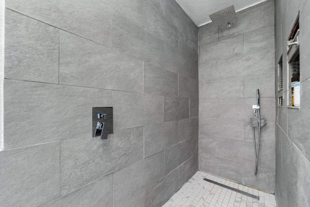 full bath featuring tiled shower