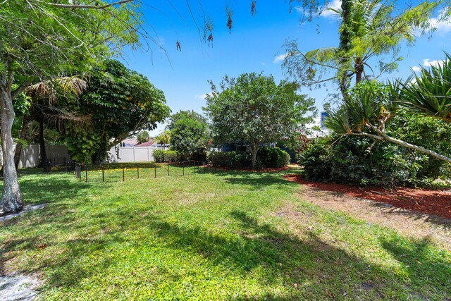 view of yard featuring fence