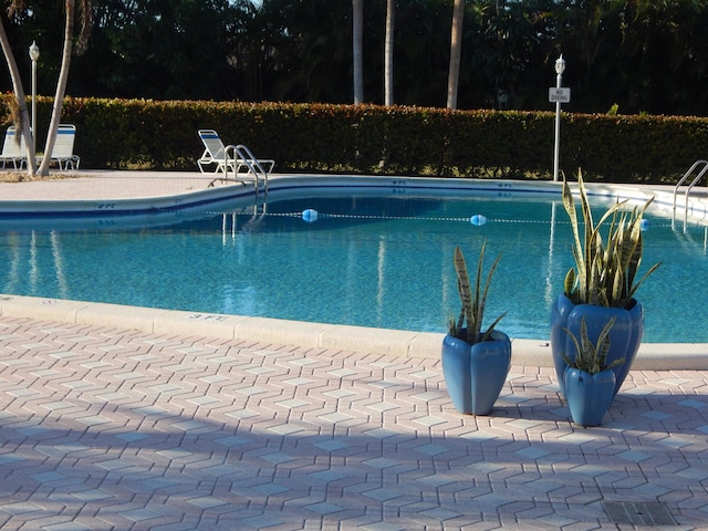 2970 E Ashley Dr E Unit B, West Palm Beach, FL 33415 - view of community pool