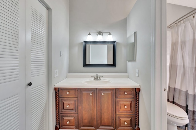 2190 Discovery Cir W, Deerfield Beach, FL 33442 - full bath with toilet, vanity, and a shower with curtain