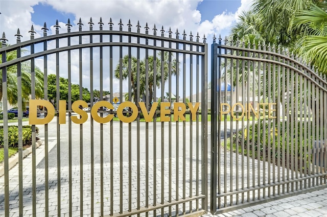2190 Discovery Cir W, Deerfield Beach, FL 33442 - view of gate