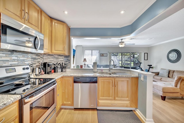 2190 Discovery Cir W, Deerfield Beach, FL 33442 - kitchen featuring stainless steel appliances, open floor plan, light wood-style floors, and a sink