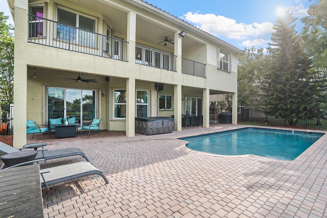 8207 Venosa Haven Ter, Boynton Beach, FL 33473 - view of pool featuring a fenced backyard, a jacuzzi, a patio, and ceiling fan