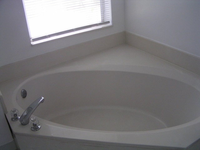 312 River Bluff Ln, Royal Palm Beach, FL 33411 - bathroom view of a bath