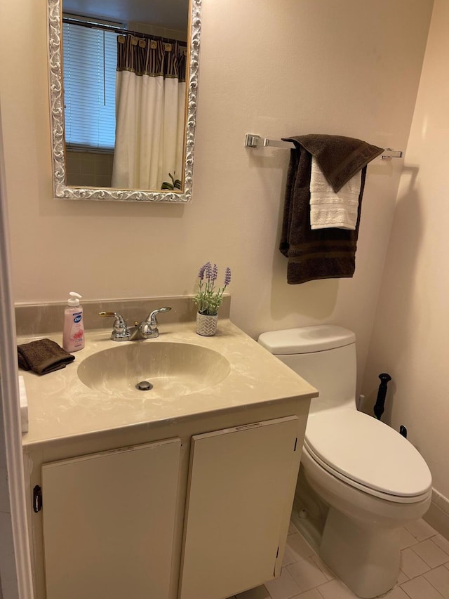 full bathroom featuring tile patterned floors, vanity, toilet, and a shower with curtain