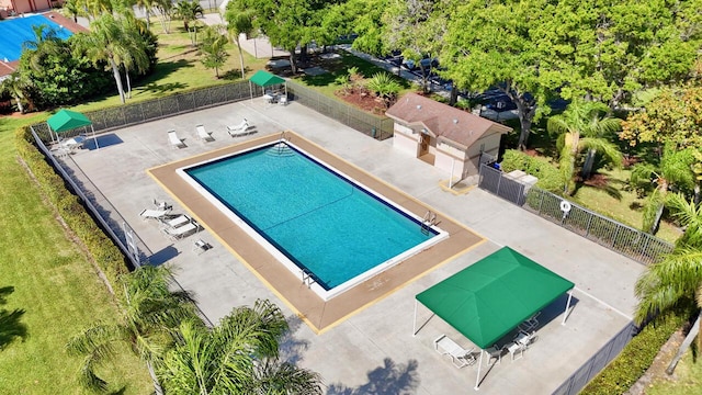 124 Mayfair Ln, Boynton Beach, FL 33426 - community pool with a patio area