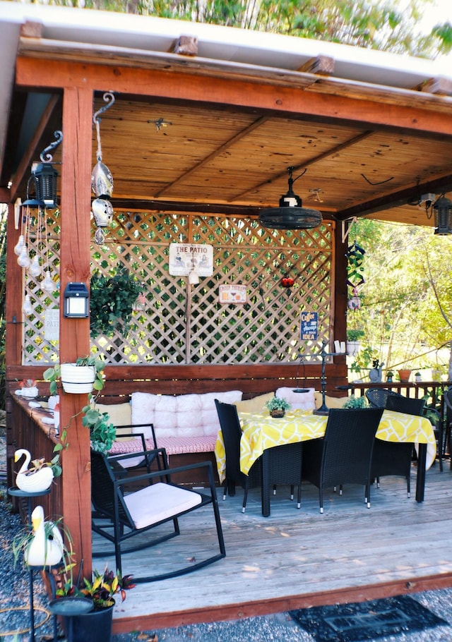 deck with a ceiling fan