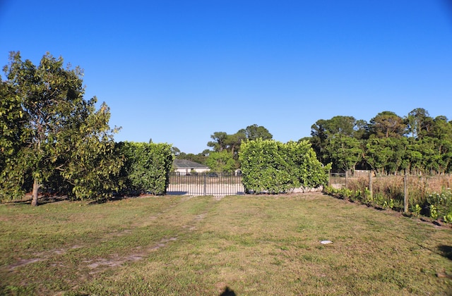 view of yard featuring fence