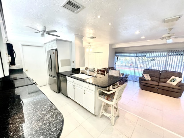 kitchen with freestanding refrigerator, visible vents, ceiling fan, dishwasher, and a sink