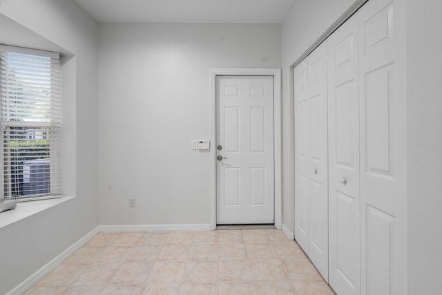 entryway featuring baseboards