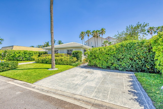 view of front of property with a front yard