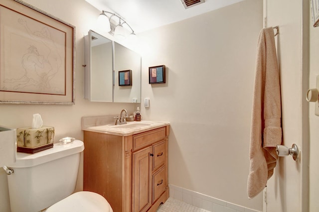 25 Abbey Ln Unit 404, Delray Beach, FL 33446 - bathroom featuring toilet, vanity, and a shower with curtain