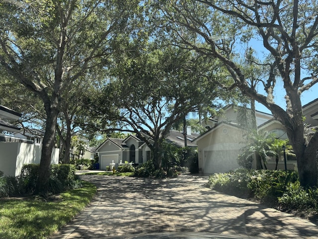 view of front facade featuring an attached garage, stucco siding, and concrete driveway