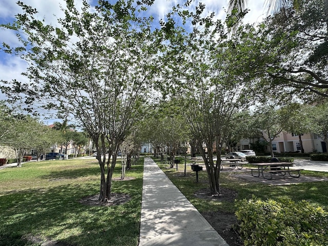 275 Murcia Dr Unit 304, Jupiter, FL 33458 - view of community featuring a yard
