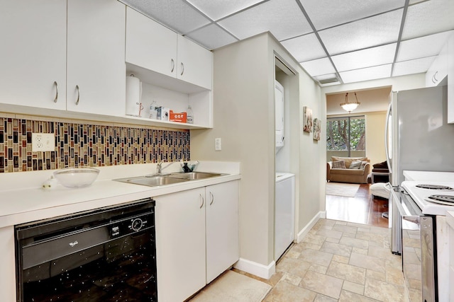 7451 NW 16th St Unit 303, Plantation, FL 33313 - kitchen with a sink, tasteful backsplash, electric range oven, light countertops, and beverage cooler