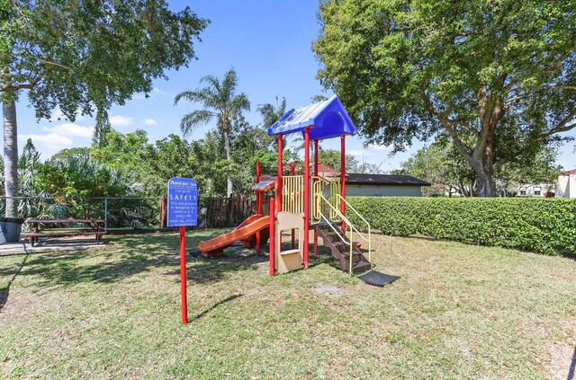 4969 Sable Pine Cir Unit B2, West Palm Beach, FL 33417 - view of communal playground