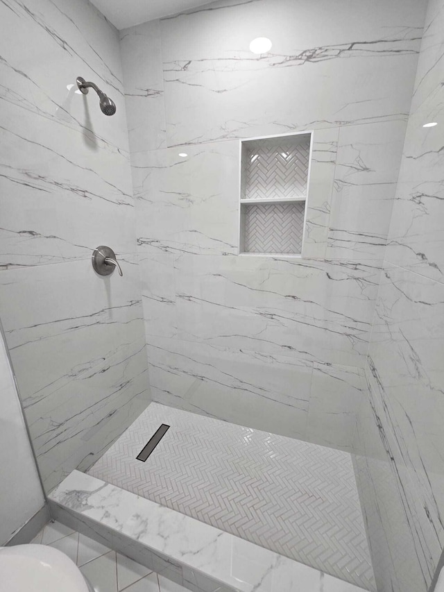 6363 Seven Springs Blvd Unit B, Greenacres, FL 33463 - bathroom with a tile shower