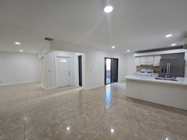 6363 Seven Springs Blvd Unit B, Greenacres, FL 33463 - living area with baseboards, visible vents, and recessed lighting
