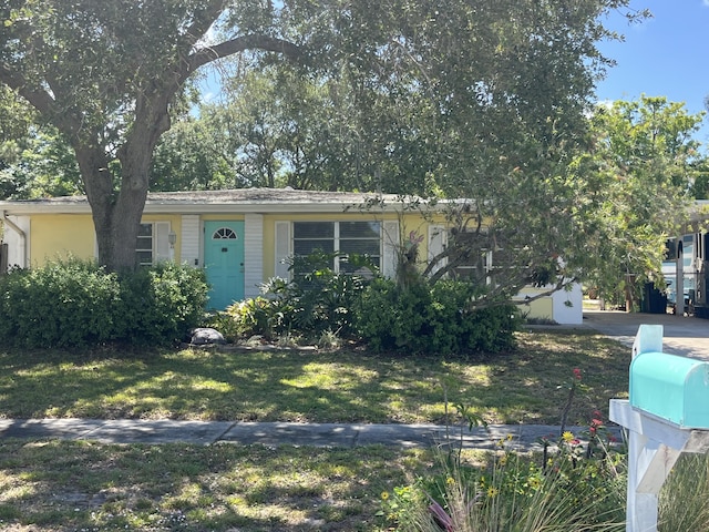180 NE Lobster Rd, Port Saint Lucie, FL 34986 - view of front facade featuring a front lawn