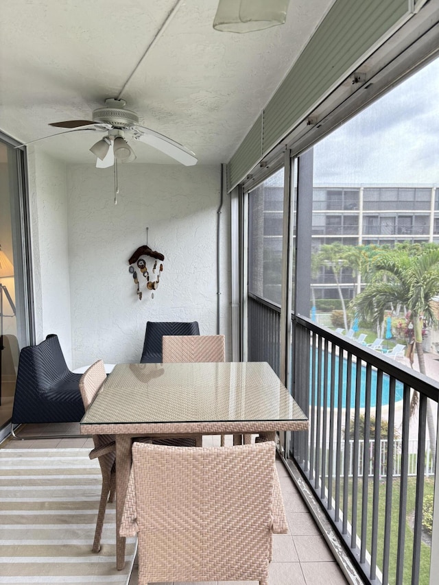 sunroom featuring ceiling fan