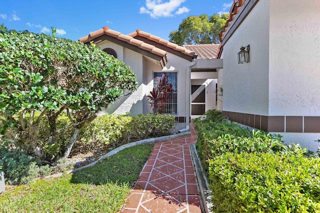 6040 Waldwick Cir, Delray Beach, FL 33484 - view of exterior entry featuring stucco siding and a tile roof