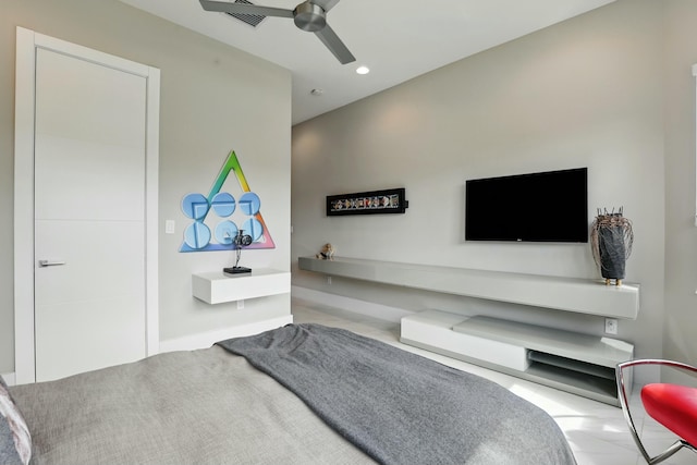 bedroom with recessed lighting, visible vents, baseboards, and ceiling fan
