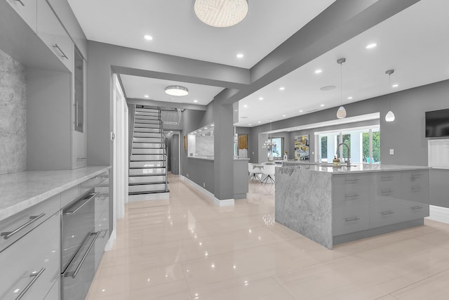 kitchen featuring recessed lighting, a large island, gray cabinets, and modern cabinets