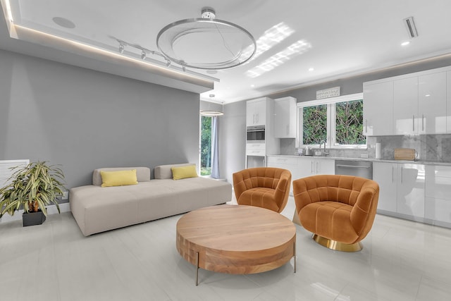 living area with visible vents, recessed lighting, light tile patterned floors, and a healthy amount of sunlight