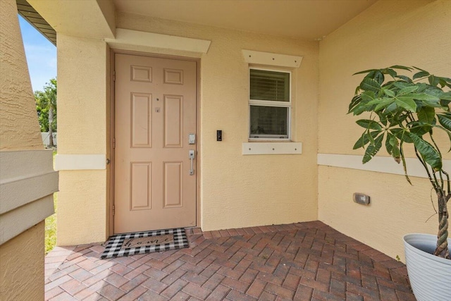 view of exterior entry featuring stucco siding
