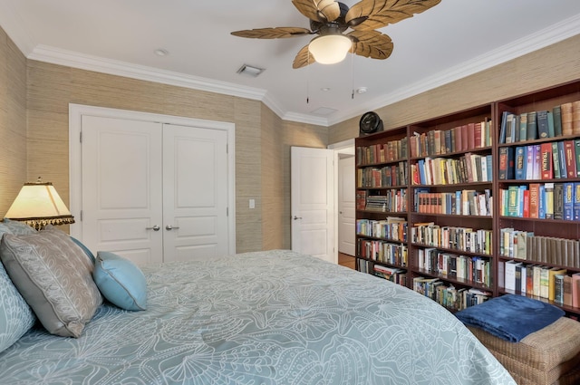 2409 NE 12th St, Fort Lauderdale, FL 33304 - bedroom featuring ornamental molding, visible vents, wallpapered walls, and a closet
