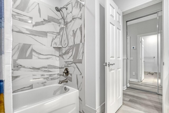 3216 W Community Dr, Jupiter, FL 33458 - bathroom with bathing tub / shower combination and wood finished floors