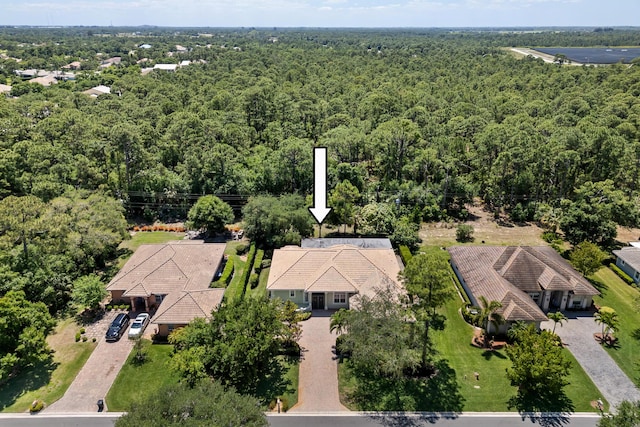 bird's eye view with a view of trees