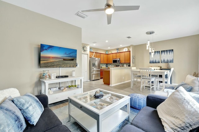 living area with visible vents, recessed lighting, light wood-style floors, and ceiling fan