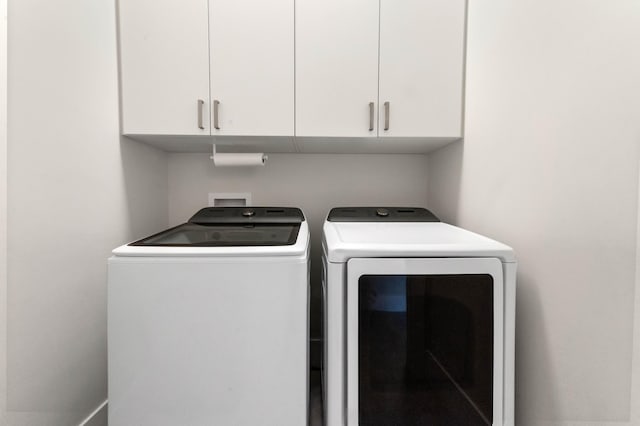 laundry area featuring cabinet space and washer and clothes dryer
