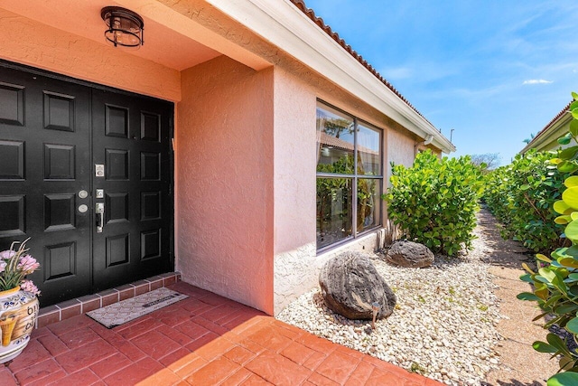 property entrance featuring stucco siding