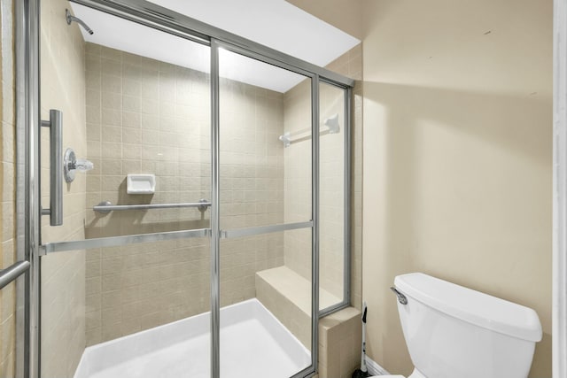 11206 Applegate Cir, Boynton Beach, FL 33437 - full bathroom featuring a shower stall and toilet